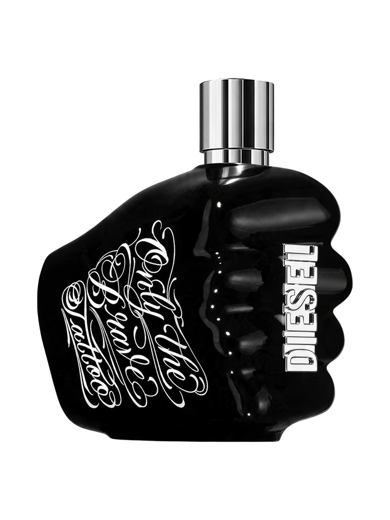 euaden Diesel Only The Brave Tattoo erkek parfümü, yumruk şeklinde siyah cam şişe ve beyaz dövme tarzı yazılar