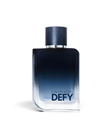 Euaden koleksiyonundan Calvin Klein Defy erkek parfümü, lacivert degrade cam şişesi ve modern tasarımıyla 100 ml EDP.