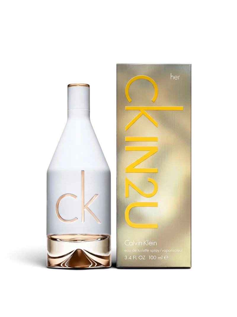 Euaden Calvin Klein IN2U Woman EDT parfüm şişesi ve altın rengi kutusu, modern ve enerjik çiçeksi koku tasarımı
