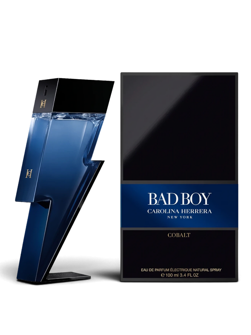 euaden Carolina Herrera Bad Boy Cobalt EDP, şimşek şeklinde mavi cam şişesi ve siyah kutusu ile modern erkek parfümü.