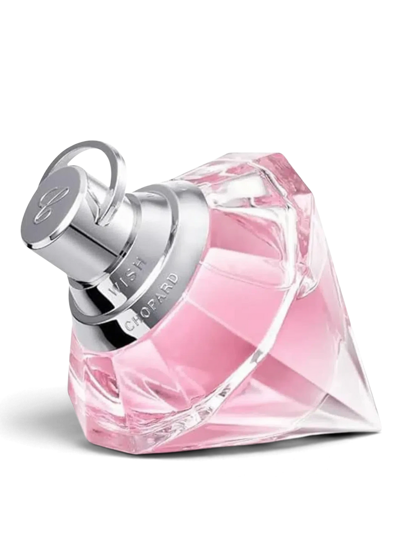 euaden Chopard Wish Pink kadın parfümü, elmas kesim pembe cam şişesi ve gümüş detaylarıyla zarif bir tasarım sunuyor.