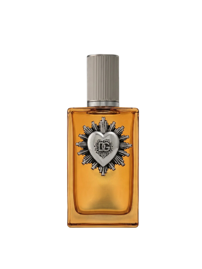euaden Dolce & Gabbana Devotion For Men erkek parfümü, üzerinde gümüş kalp amblemi bulunan kehribar renkli cam şişe