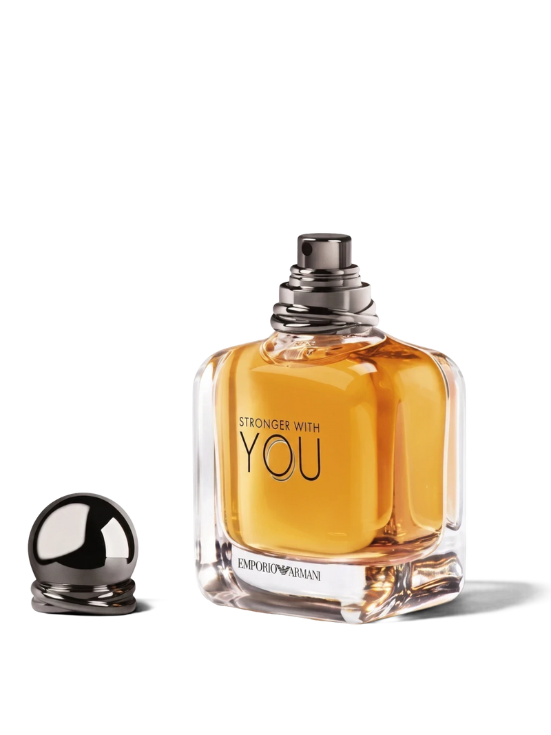 euaden Emporio Armani Stronger With You erkek parfümü, kehribar rengi cam şişesi ve metalik kapağı ile şık tasarım