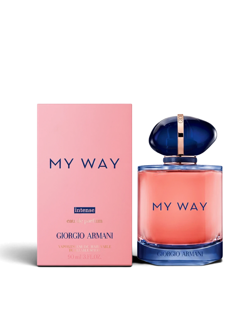 euaden Giorgio Armani My Way Intense kadın parfümü, pembe şişesi ve lacivert kapak tasarımıyla zarif bir görünüm sunar.