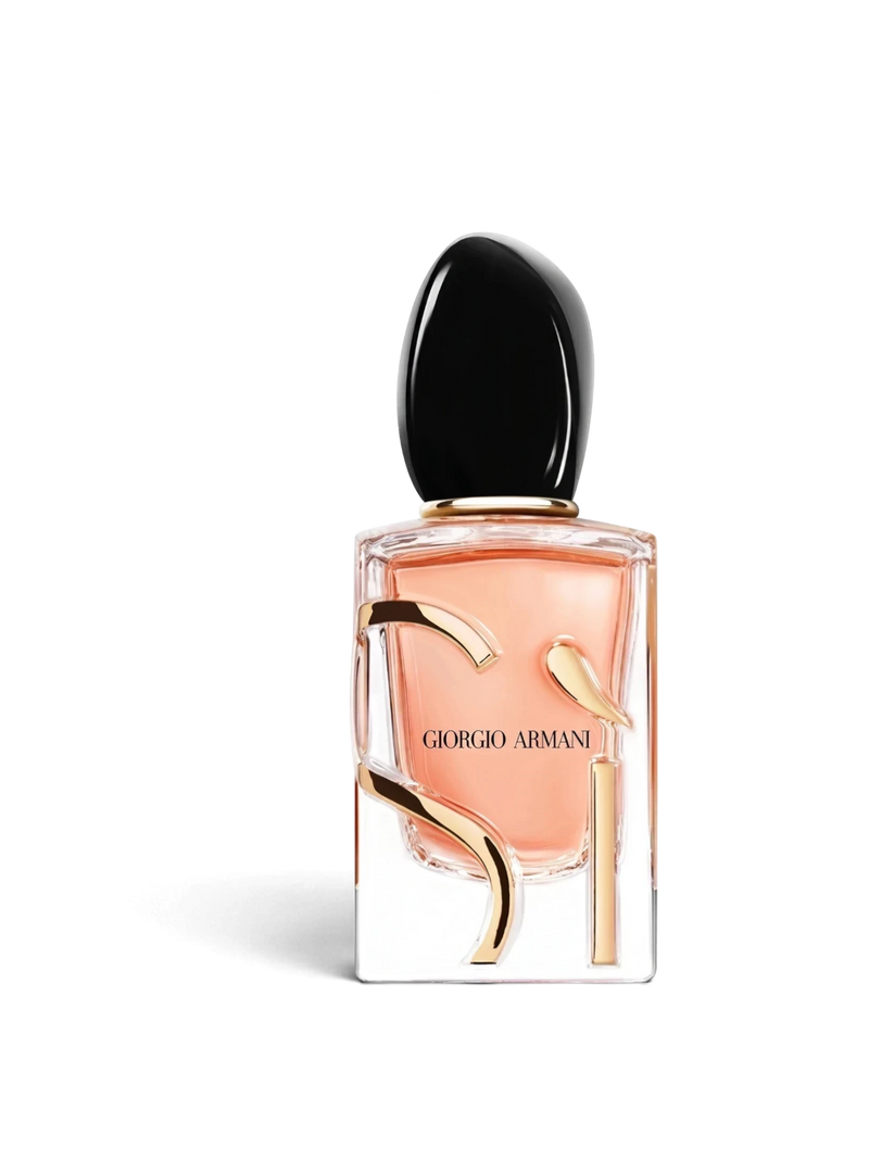 euaden Giorgio Armani Si Intense kadın parfümü, şık cam şişesi ve ikonik siyah kapağı ile zarif bir tasarım sunuyor.