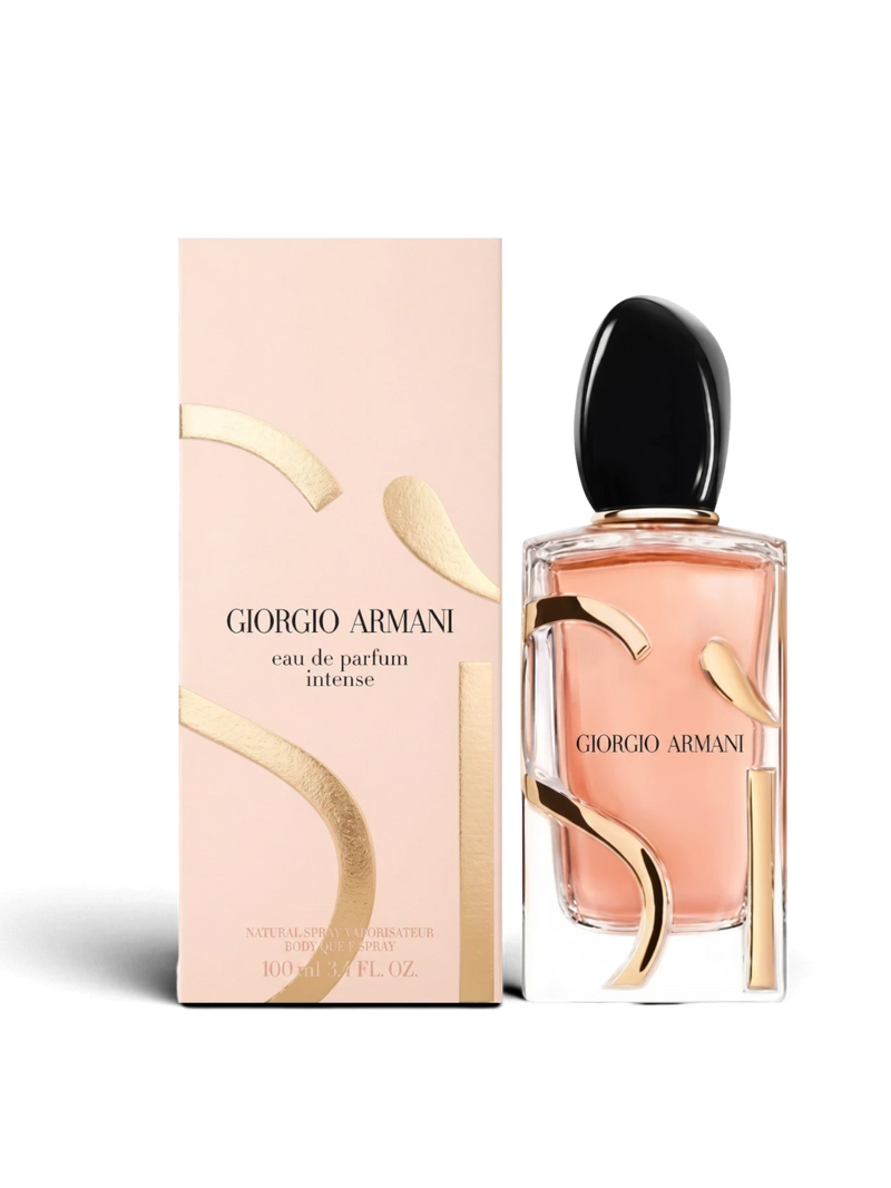 euaden Giorgio Armani Si Intense kadın parfümü, şık cam şişesi ve pembe kutusuyla zarif bir sunumda