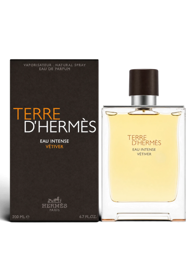 euaden Hermès Terre d'Hermès Eau Intense Vétiver erkek parfümü, şık cam şişesi ve siyah kutusuyla birlikte.