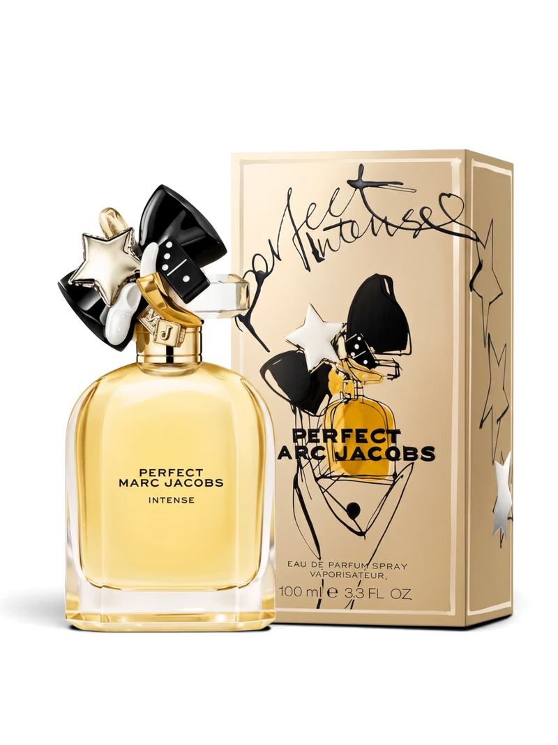 euaden MARC JACOBS Perfect Intense kadın parfümü, altın rengi şişesi ve üzerinde ikonik süslemeleriyle 100 ml kutusunda